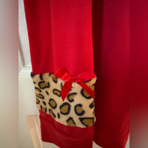 Women’s XL “Santa…I can explain” Top with matching Leopard Band Santa Hat - Picture 4 of 8